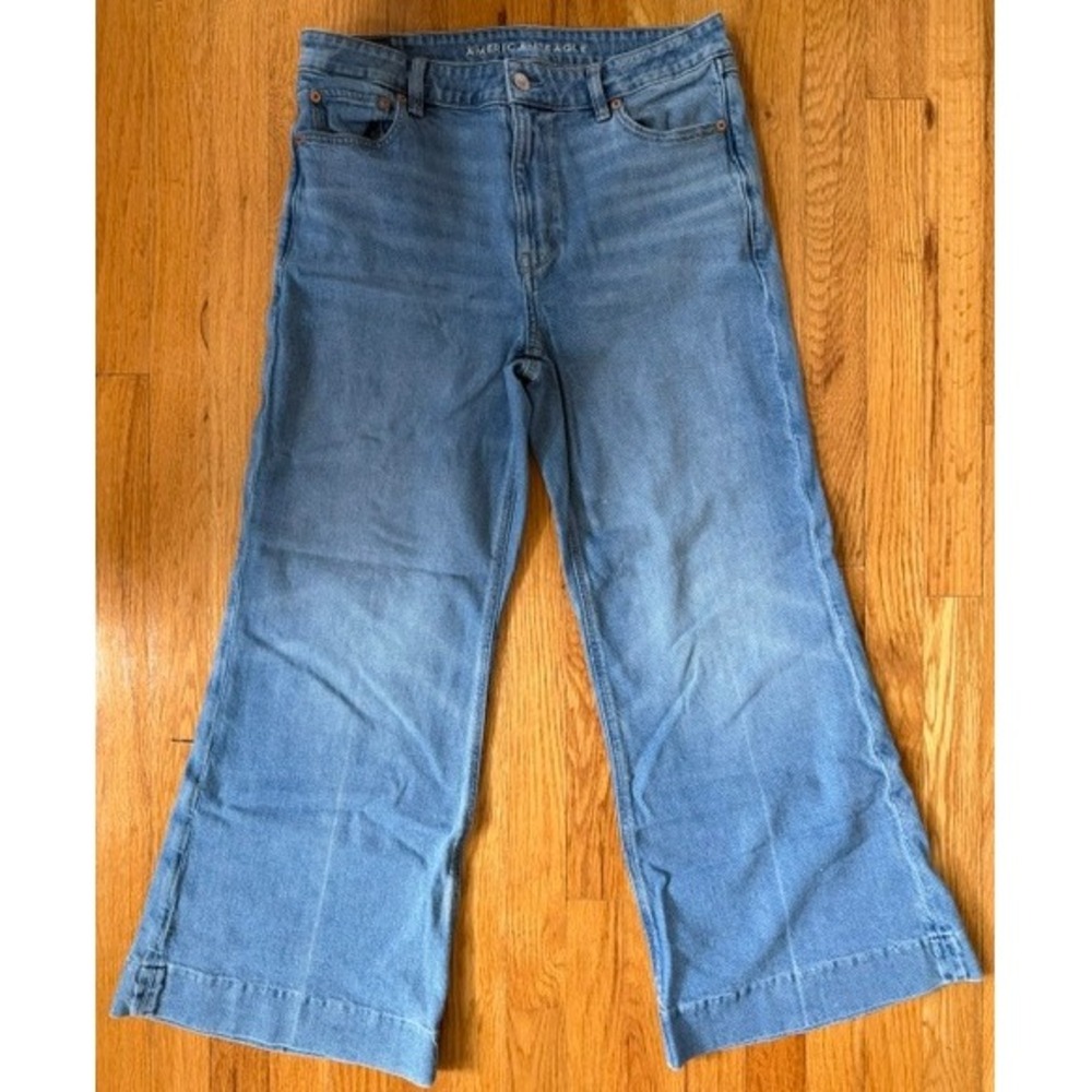 American Eagle high rise Flare Jeans, light wash, size 10 short